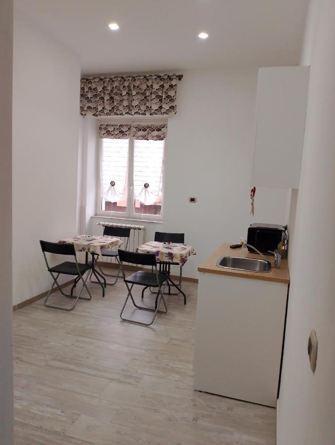 B&B Airport Serenity Suites Napels Buitenkant foto